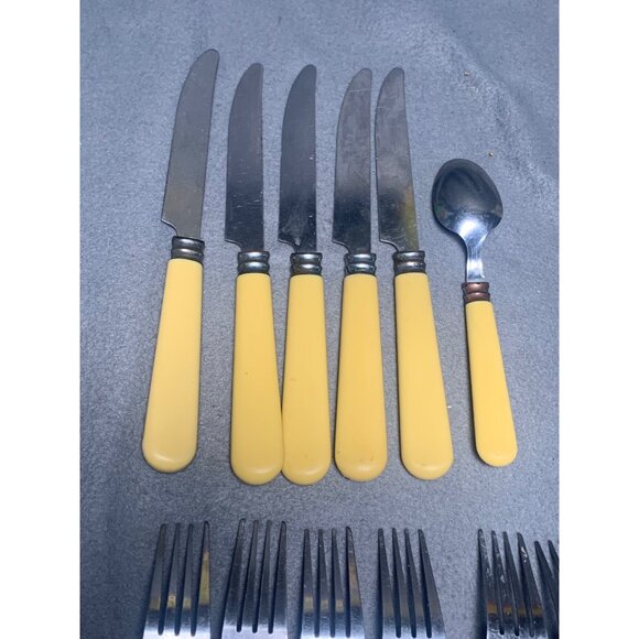 Vintage Gibson Yellow Handle Silverware Set 12-Piece Stainless Steel Flatware - Picture 13 of 15